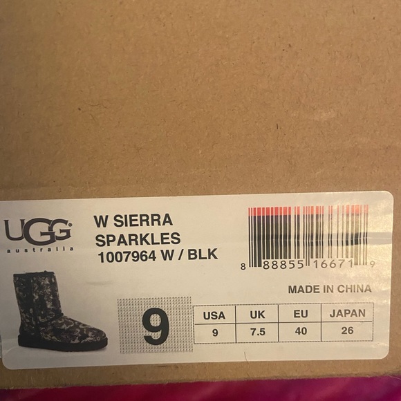Sequins gold and black Ugg's - Picture 2 of 8